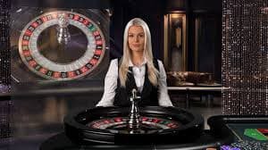 Meja Free Bet Blackjack dengan dealer profesional dan area taruhan yang jelas